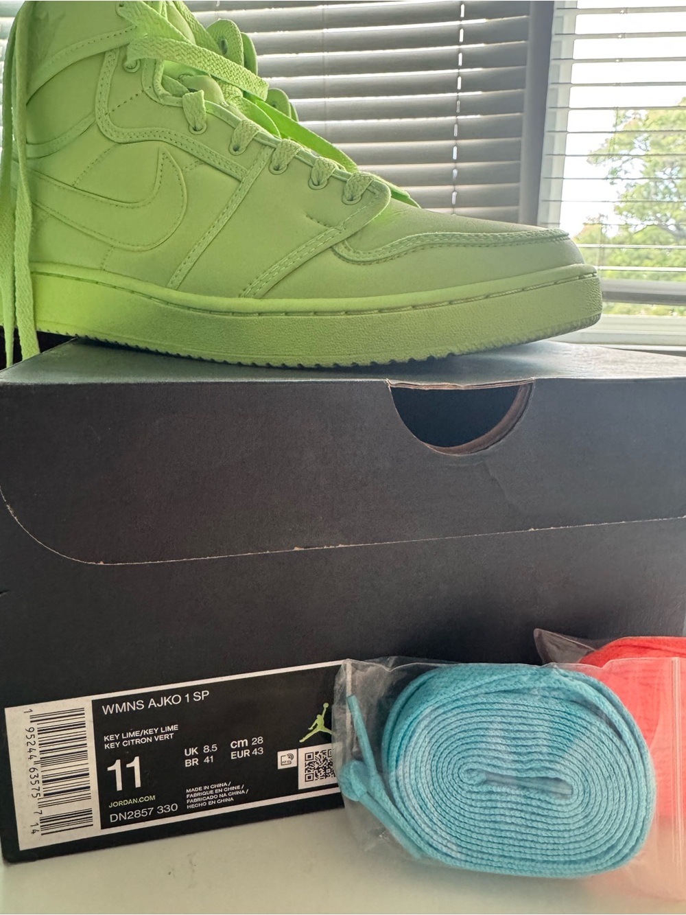 Nike AJKO 1 SP in Key Lime Size 11
Billie Elish collab